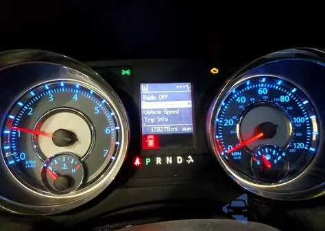 2015 Chrysler Town & Country Touring z USA, uszkodzony, nr VIN 2C4RC1BG9FR715579